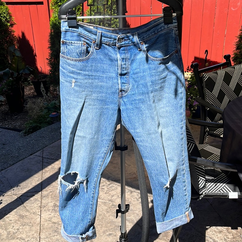 Red Tag Levi’s Distressed Boyfriend/Cigarette Jeans